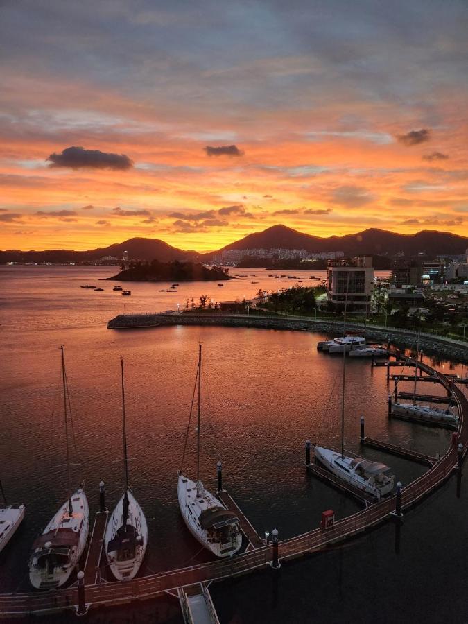 Aparthotel Lotte Castle Marina Yeosu Exterior foto